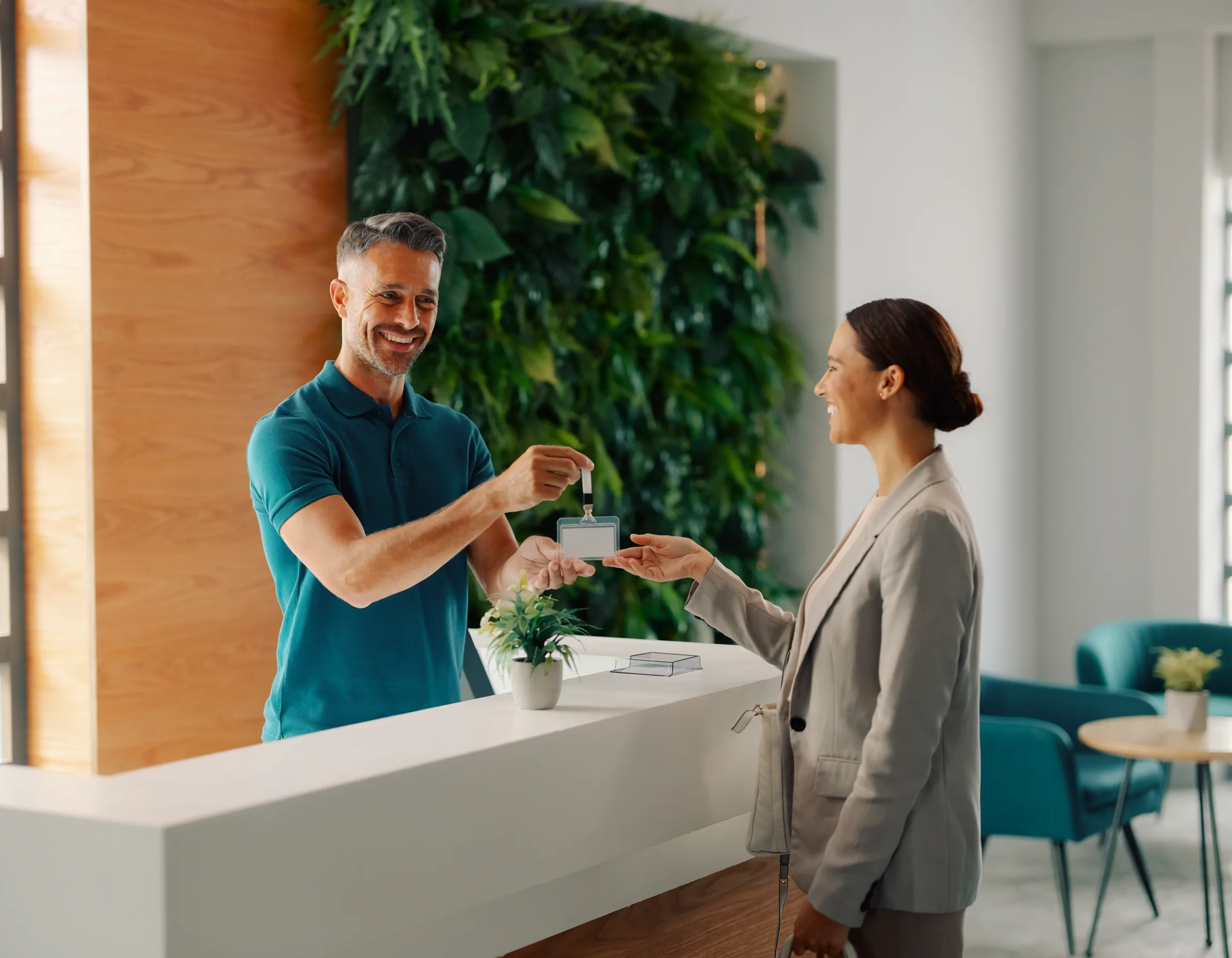 Einladender Empfangsbereich einer ARWA Niederlassung — Kontakt und Beratung