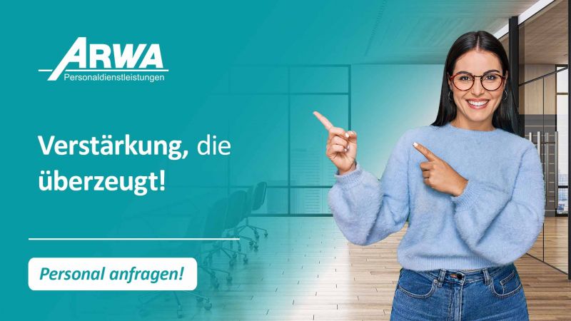 Frau zeigt auf eine Aufforderung zur Personalanfrage, die die Wichtigkeit von paraverbaler Kommunikation, wie Tonfall und Ausdruck, in geschÃ¤ftlichen Interaktionen betont.