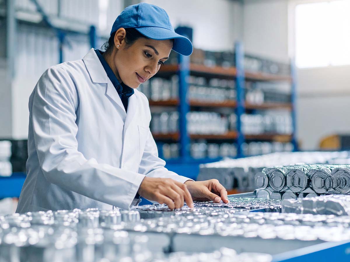 Produktionsmitarbeiter Qualitätskontrolle 