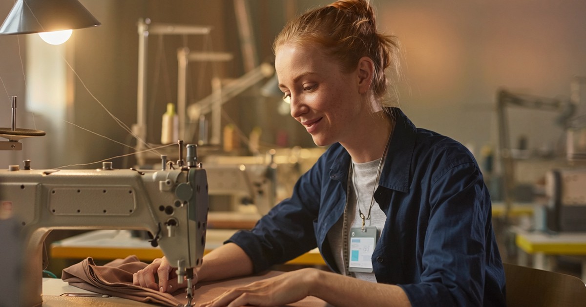 Produktionsmitarbeiter Nähmaschine 